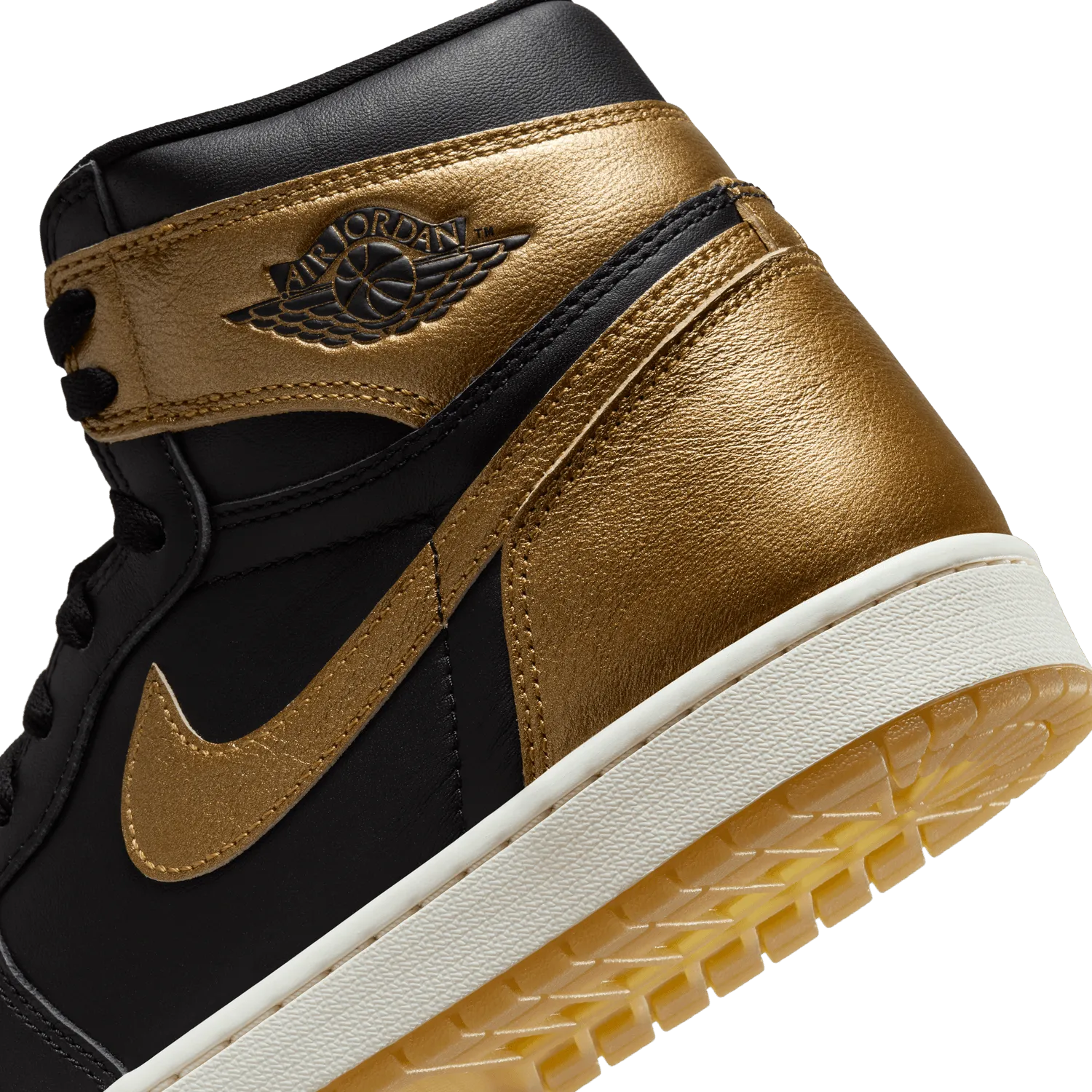 Air Jordan 1 Retro High OG 'Black & Gold'