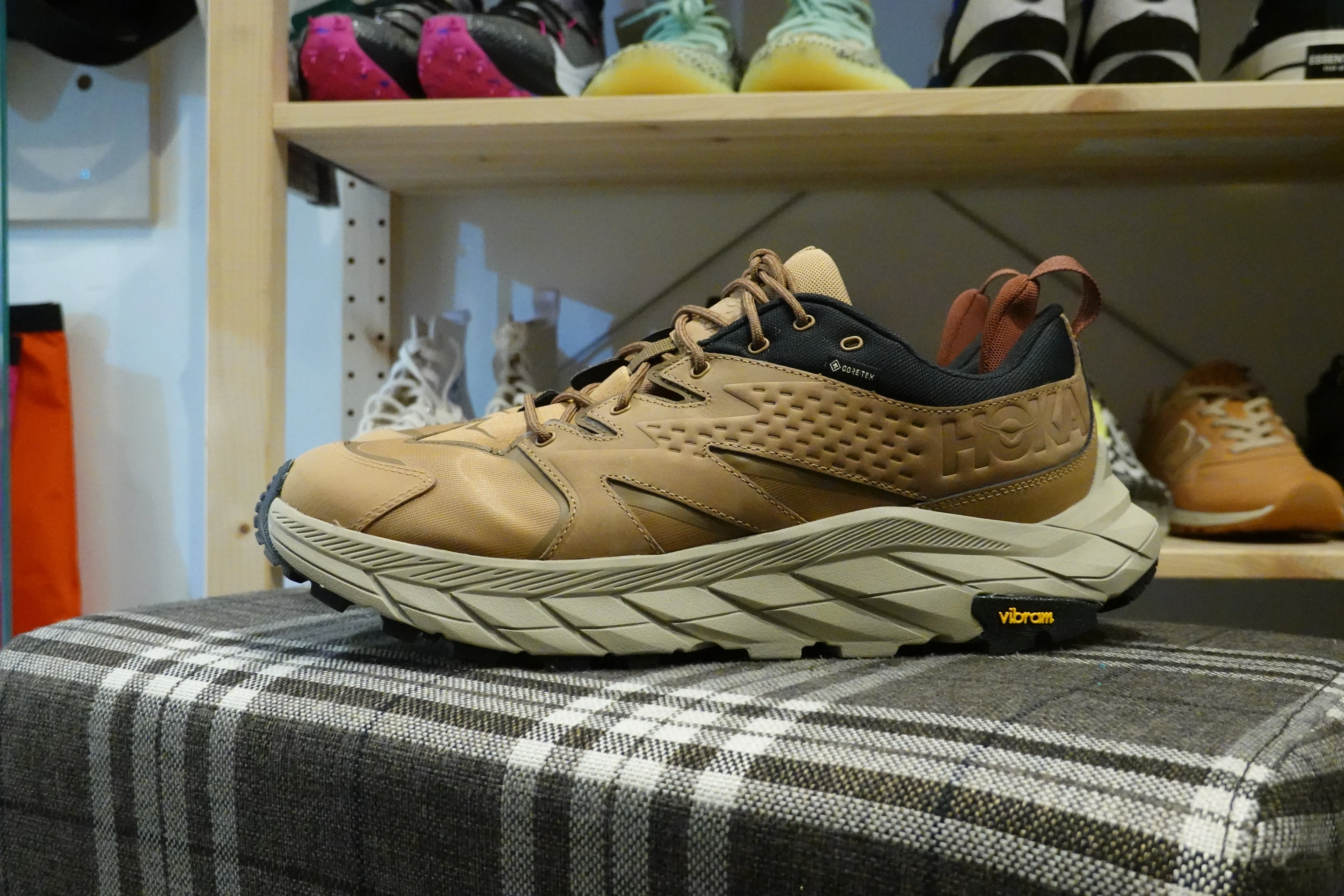 Hoka One One Anacapa Low GoreTex - Tiger's Eye/Black