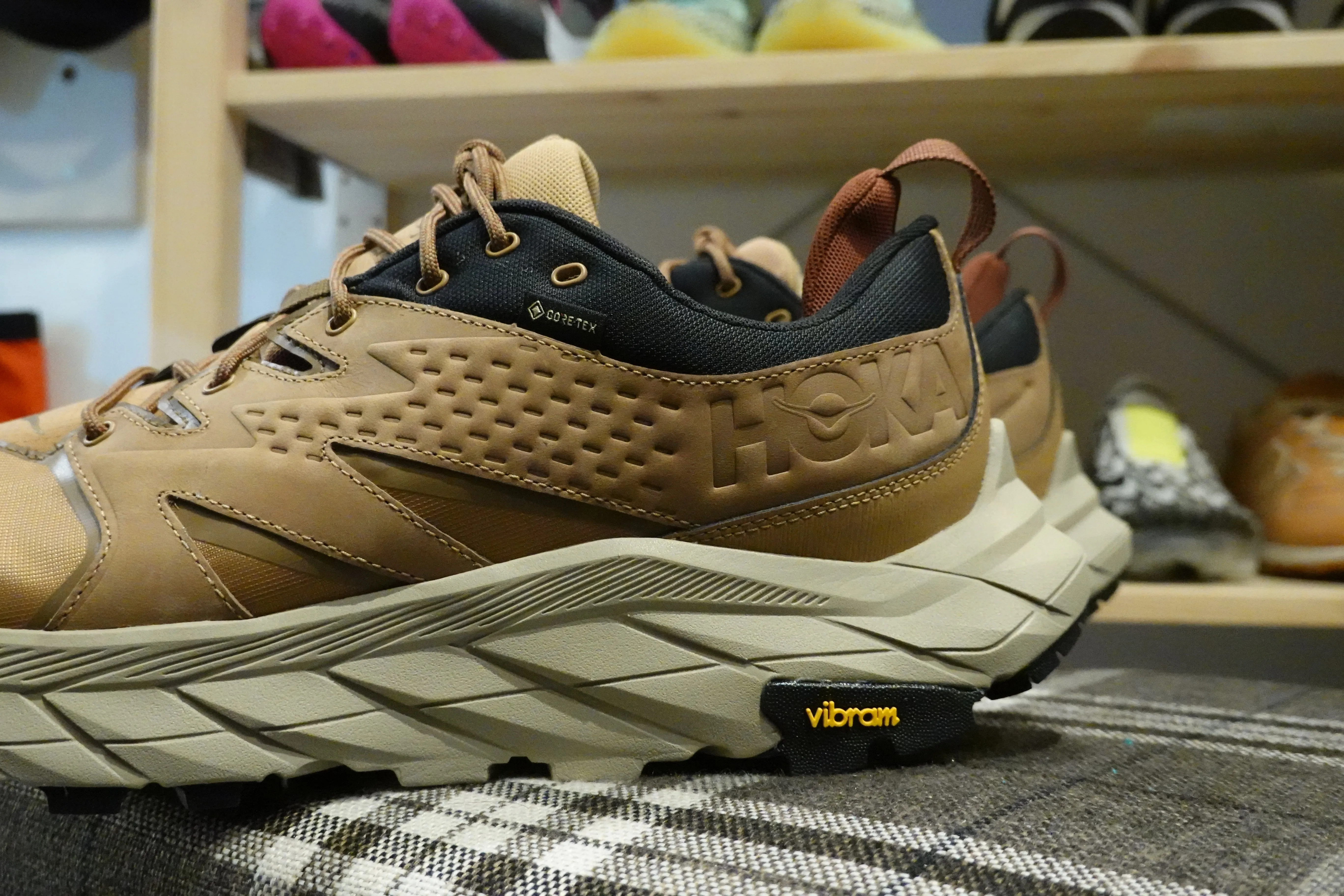 Hoka One One Anacapa Low GoreTex - Tiger's Eye/Black